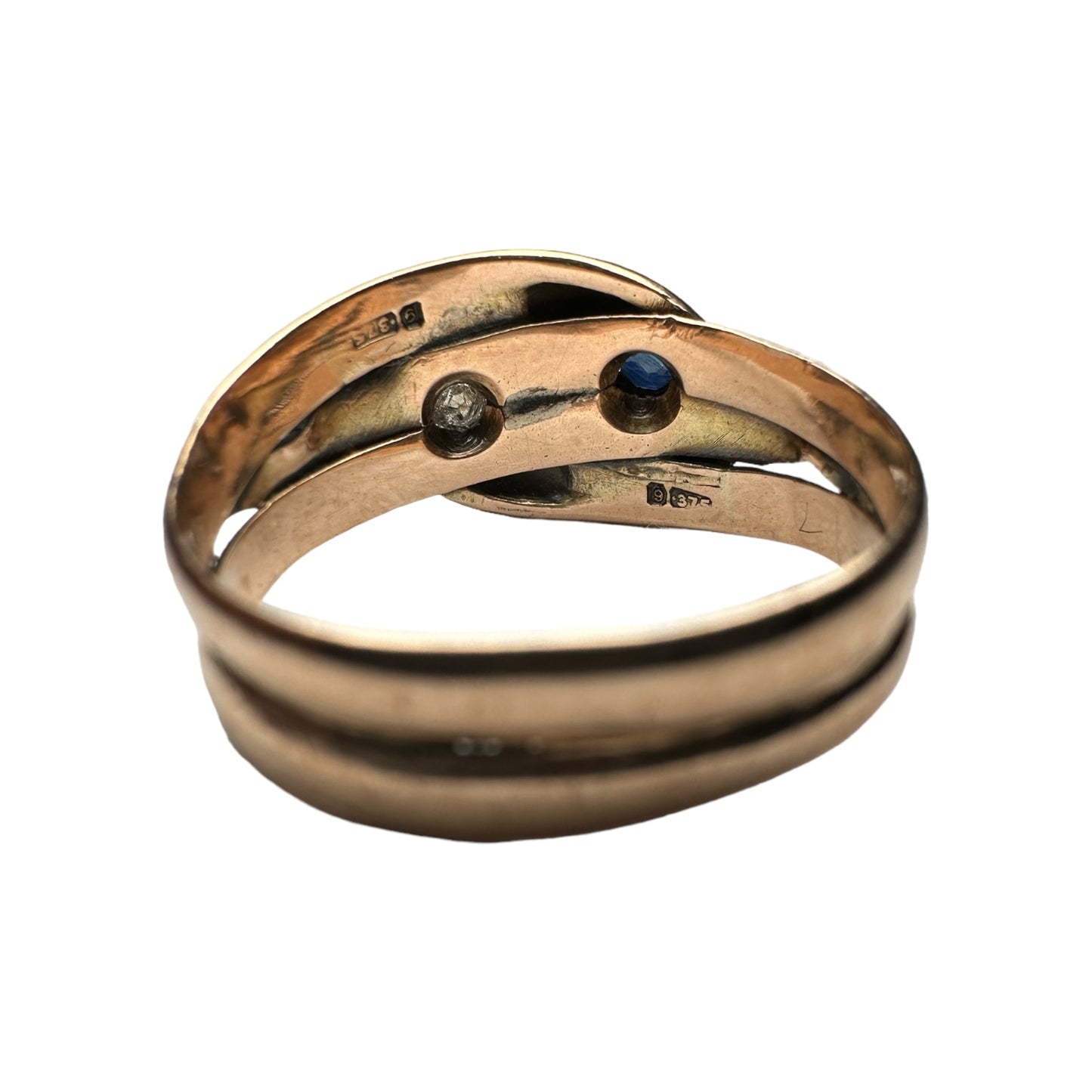 Anello inglese con zaffiro e diamante con occhi di rubini
